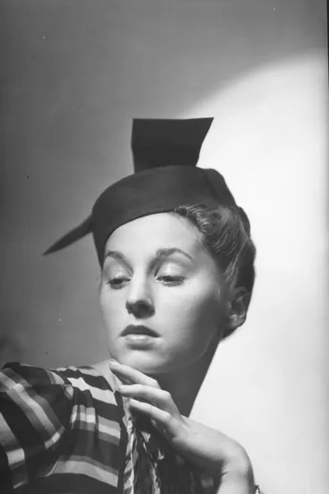 Image: Pillbox hat