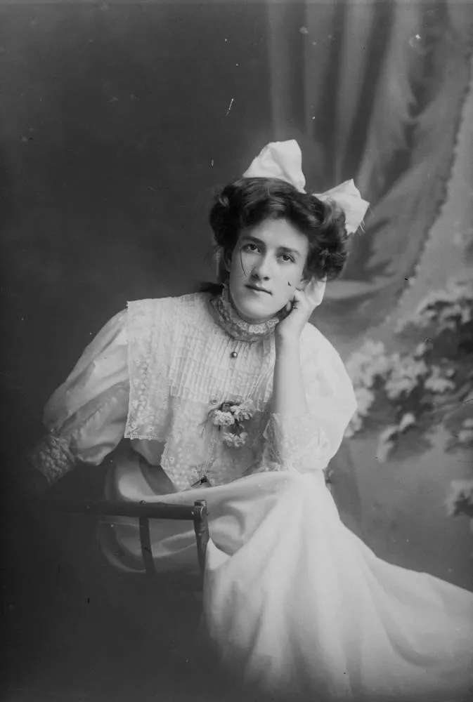 Miss Sawyer, 1909