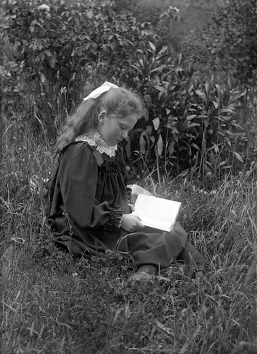 Image: Doreen Gifford reading