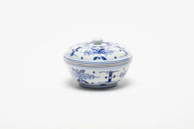 powder bowl with lid