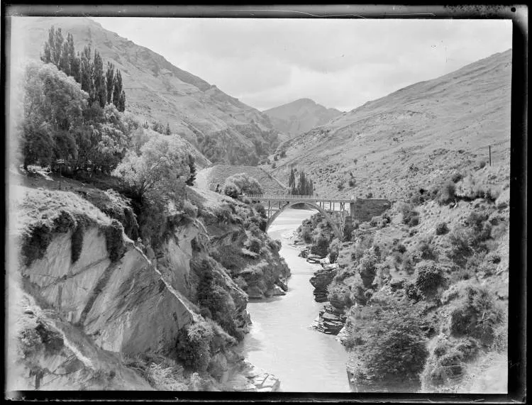Edith Cavell bridge, Shotover River, 1940