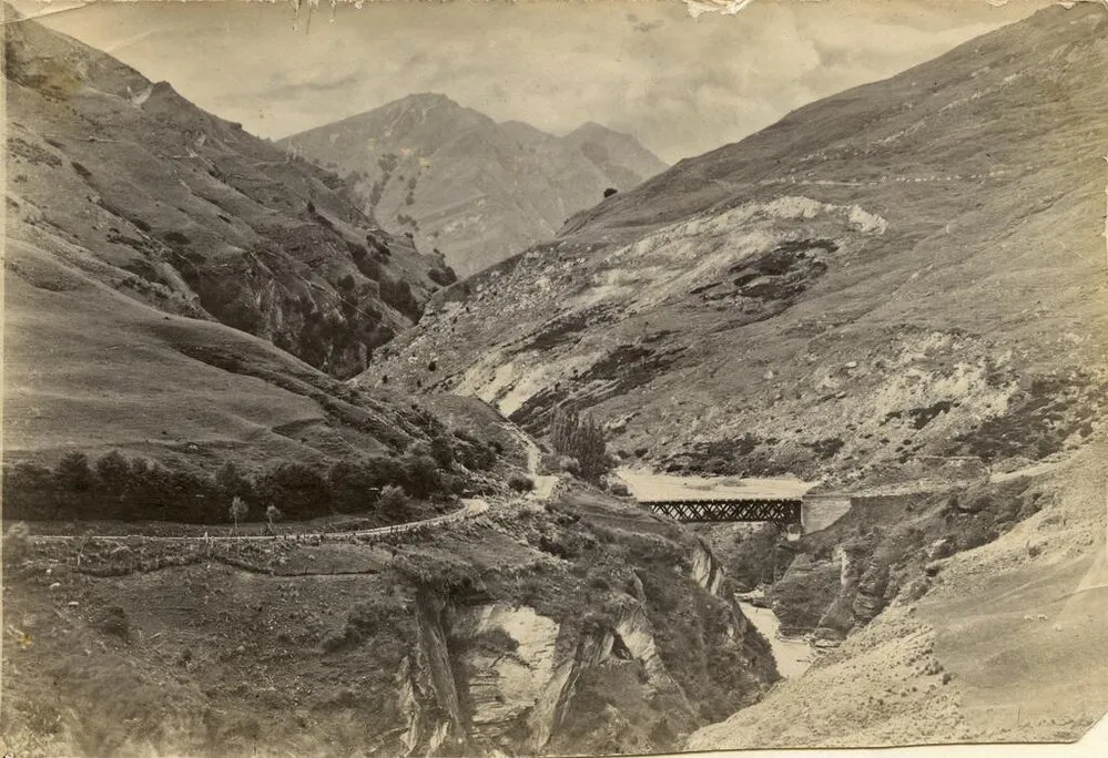 Arthurs Point Hotel, Edith Cavell Bridge