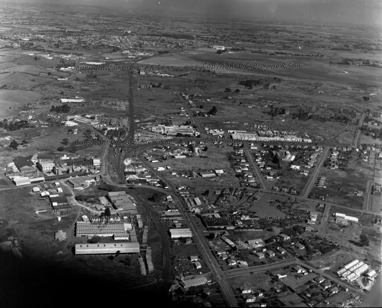 Penrose towards Otahuhu - Mt Smart on right (Ak1-42/21)