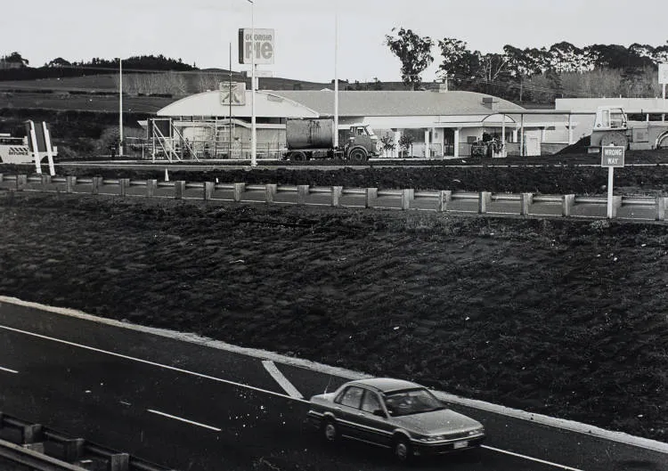 Motorway service area, Bombay, 1994
