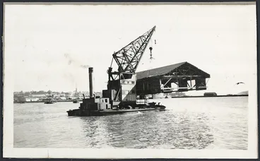 Image: Floating crane, Waitemata Harbour, Auckland