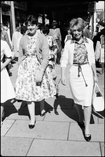 Image: Street photo, Queen Street, Auckland, 1960