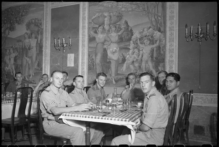 World War II New Zealand soldiers, New Zealand Forces Club, Florence