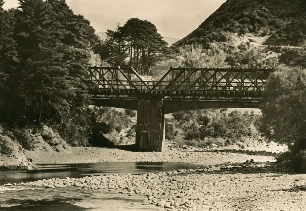 Birchville bridge 1; Te Awa Kairangi / Hutt River, Rata Street to Bridge Road