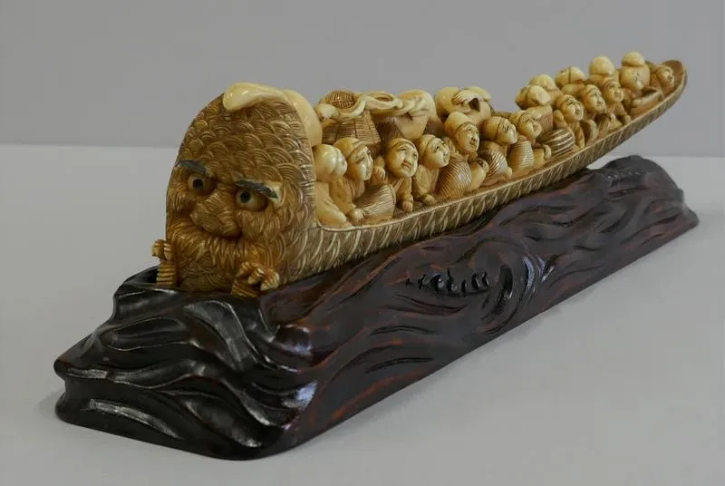 Kaitosen ishujoin-zu [crowded figures on boat boat with animal face on stern, on a stand]