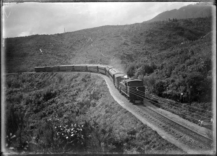 Ww class locomotive with passenger train descending the grade from Kaitoke
