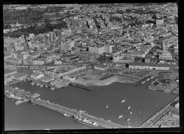 Image: Western Viaduct shipping harbour, Auckland City