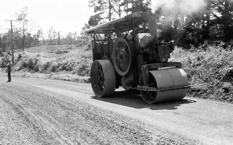 Traction engine at road works near Swanson.