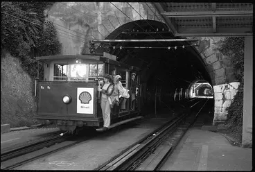 Image: Cable car, Salamanca Road stop, Kelburn, Wellington