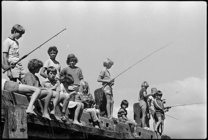 Children fishing from Days Bay Wharf - Photograph taken by Ian Mackley