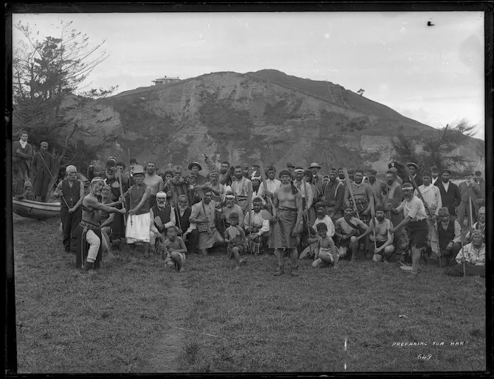 Haka party at Moutoa Gardens, Wanganui, 1900s