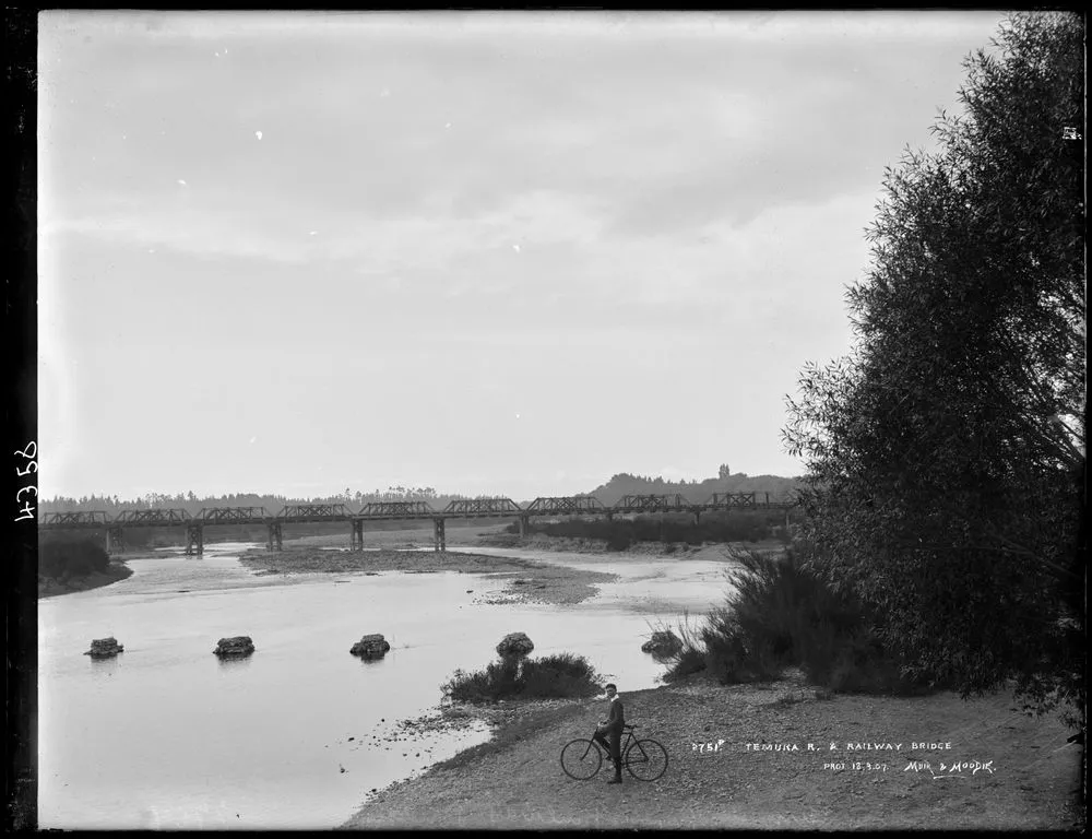 Temuka River and railway bridge
