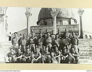 Jerusalem, Palestine. 1941-07. Group portrait of a group of New Zealand and Australian soldiers, including members of the 2/1st Anti Tank Regiment, on leave in front of the Mosque of Omar. ..