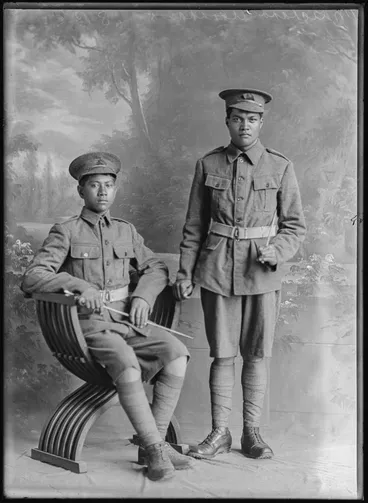 Image: Two Privates of the New Zealand Māori Pioneer Battalion, 1916