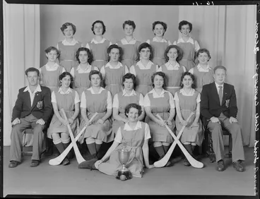 Image: Irish Club camogie team, [Wellington?]