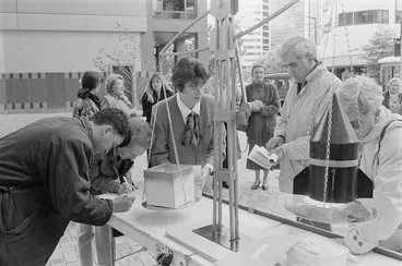 Image: Wellington Mayor and City Councillors signing support for World Court project