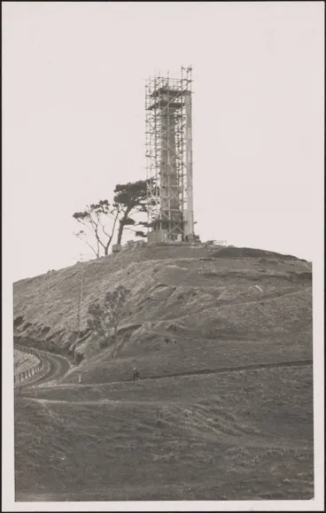 Image: One Tree Hill obelisk, 1940