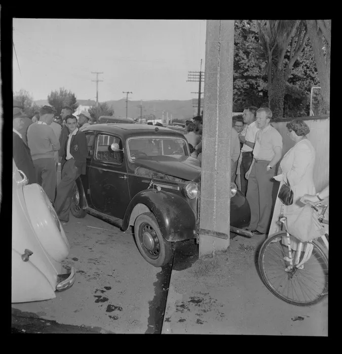 Three-car accident on High Street, Lower Hutt