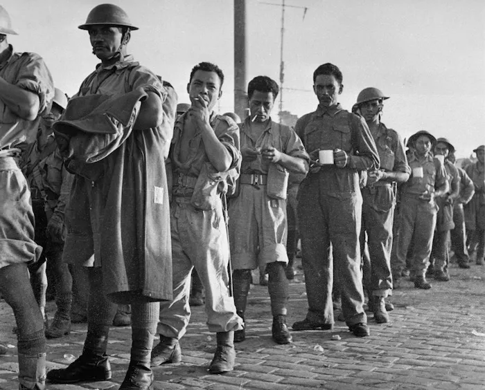 Members of the Maori Battalion on Alexandria Wharf, Egypt, immediately after arrival from Crete