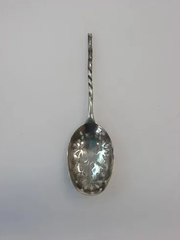 Image: spoon, strainer
