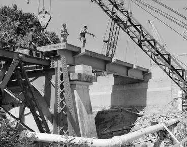 Image: Claudelands Road traffic bridge under construction