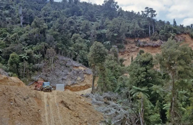 Photograph, Kopu-Hikuai Road