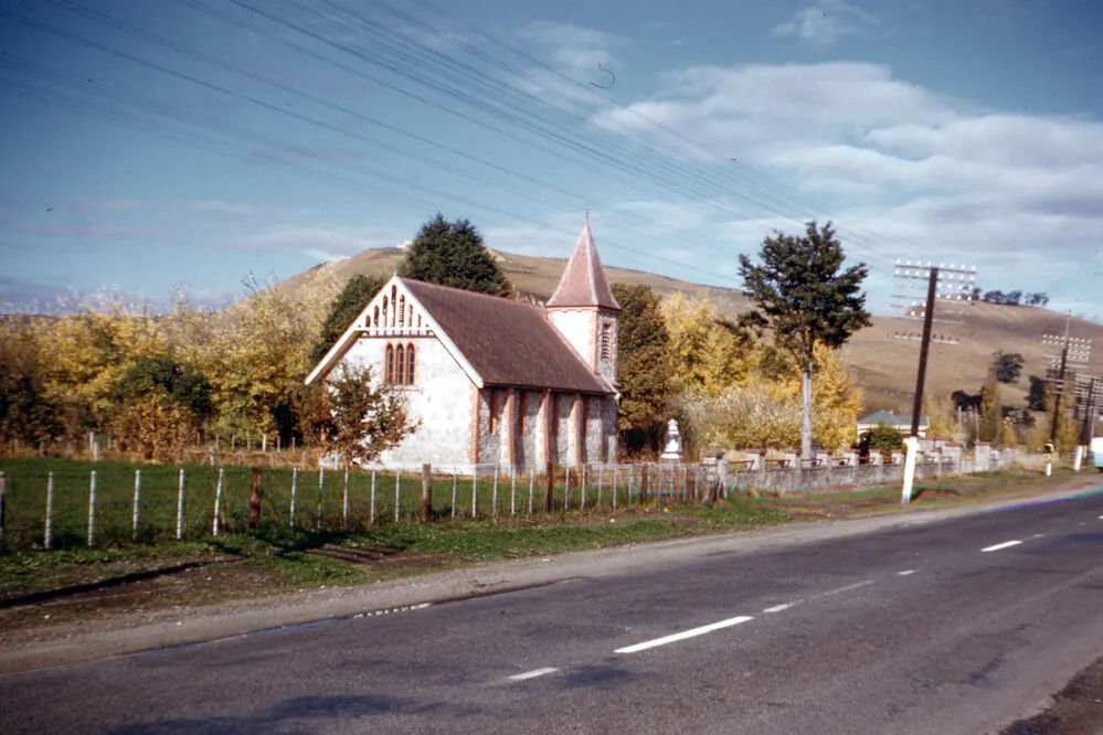 Soldiers' Memorial Church of Saint Lukes, Pakipaki