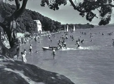 Image: Point Chevalier Beach.