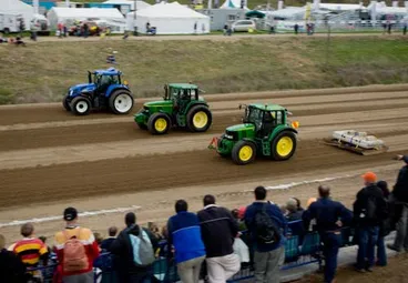 Image: Tractor pull event