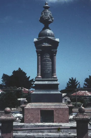 Te Whiti o Rongomai's headstone, Parihaka Image: Te Whiti o Rongomai's headstone, Parihaka