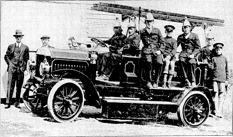 7 . . . ' ".Evonins-Post" Photo, APPLES,FOR'ENGLAND.--Yesterday-the overseas cargo boat Middlesex teas being loaded with New Zealand apples for the Home market. She mill take forty-six thousand cases of apples, twenty-five thousand of ■which are shoivn in-the shed on the left. The apples came from Hawkes Bay and Nelson. ■ ■ : ... . ' A. P. Goilbd' Photo. i – A-MOTOR FIRE ENGINE FOR SILVERSTREAM.—TIic Silver stream.'IVolunteer Fire Brigade, under Foreman Langdpn,with its new*ikJ"~ ■■■-■■-■- iy-acquired'motor Jirc 'engine* _._^ (Evening Post, 29 April 1931)