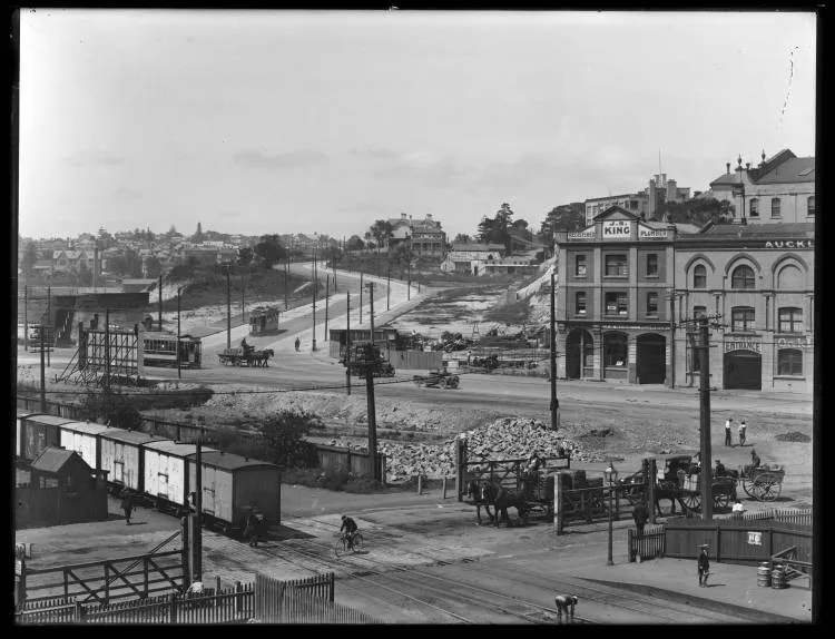 Beach Road and Anzac Avenue, 1921