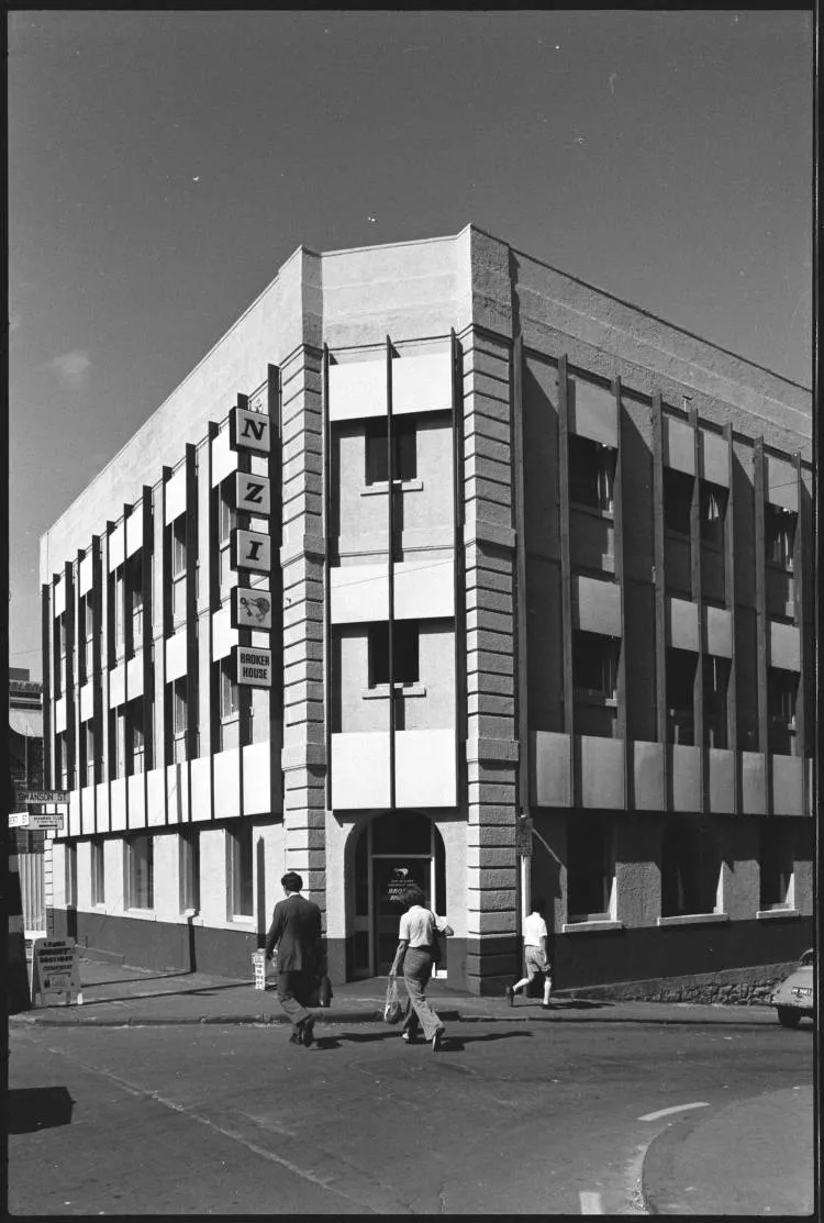 Broker House, corner of Albert Street and Swanson Street, 1977