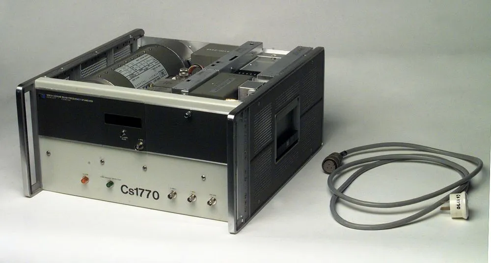 Caesium Beam Frequency Standard (atomic clock) Cs1170