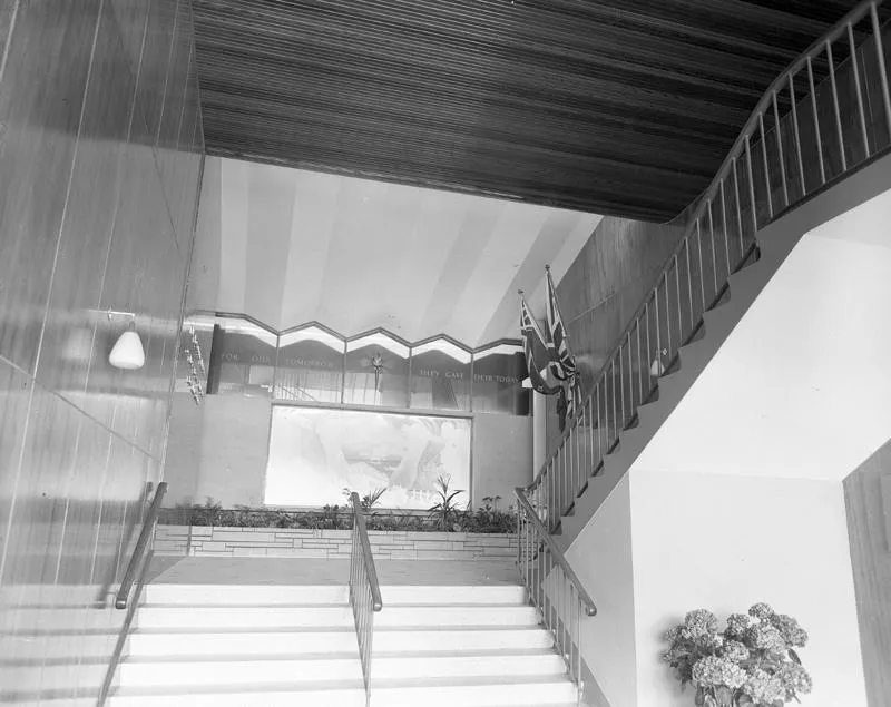 War Memorial Hall, Interior