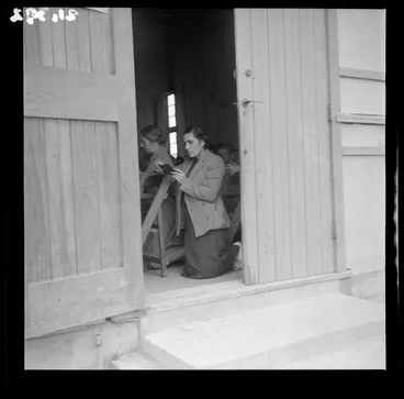 Image: Mass in the auditorium (sala odczytowa) at a Polish refugee camp in Pahiatua