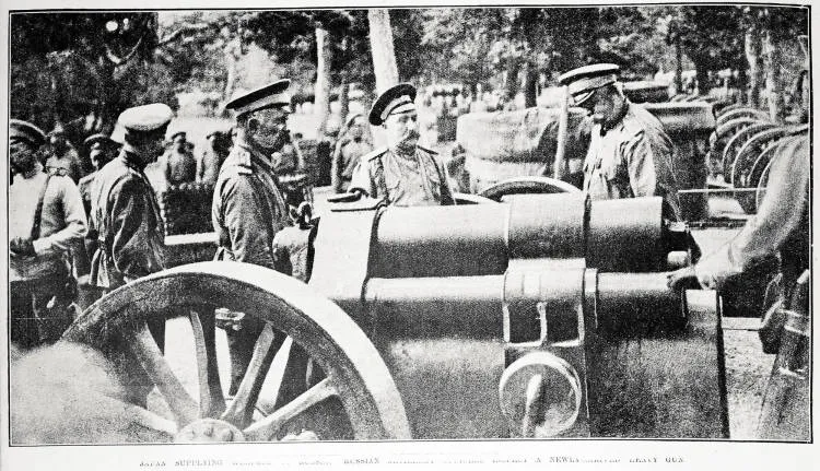 Japan supplying weapons to Russia: Russian artillery officers inspect a newly-arrived heavy gun