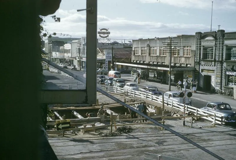 Building the railway tunnel beneath Victoria Street