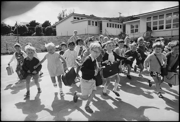 Image: Children at Wilton school taking off for the Christmas holidays
