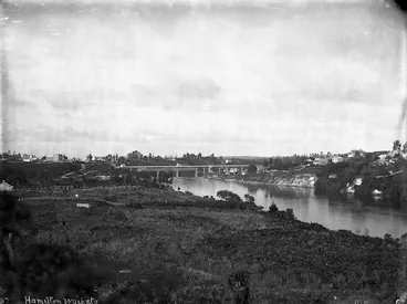 Image: A view of Hamilton looking towards the first traffic bridge