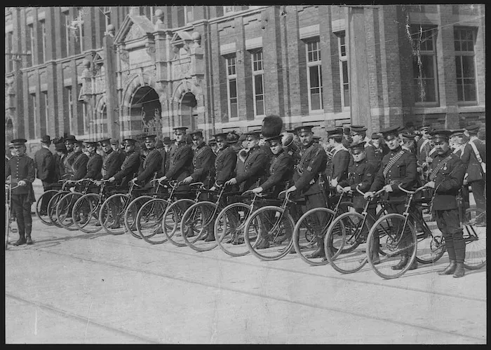 Green, Lynette :Photograph of Wellington Cycle Corps