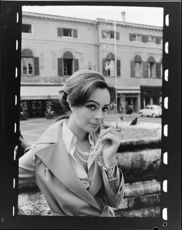 Image: Ogilvy & Mather, woman modelling cosmetics