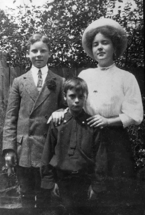 Leslie Heron Beauchamp, Katherine Mansfield and Brian Derry