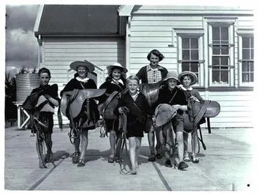 Image: Ararimu, school children with ponies' harness