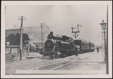 Image: Train departing the Auckland for Onehunga, 1910s