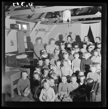 Image: Group of kindergarten children at a Polish refugee camp, Pahiatua